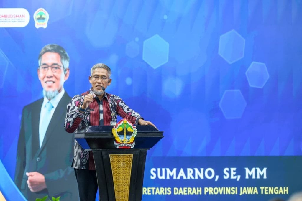 Sekda Jateng Sumarno memberikan sambutan pada Entry Meeting Opini Ombudsman RI Penilaian Pelayanan Publik di Semarang.