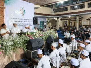 Gus Yasin hadiri Haul Akbar Ponpes Al Marom Grobogan dan tinjau lapak pedagang lokal.