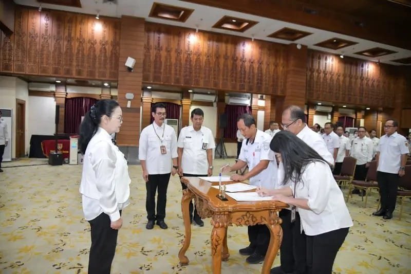 Wali Kota Semarang Agustina Wilujeng lantik 47 pejabat baru di Balai Kota Semarang.
