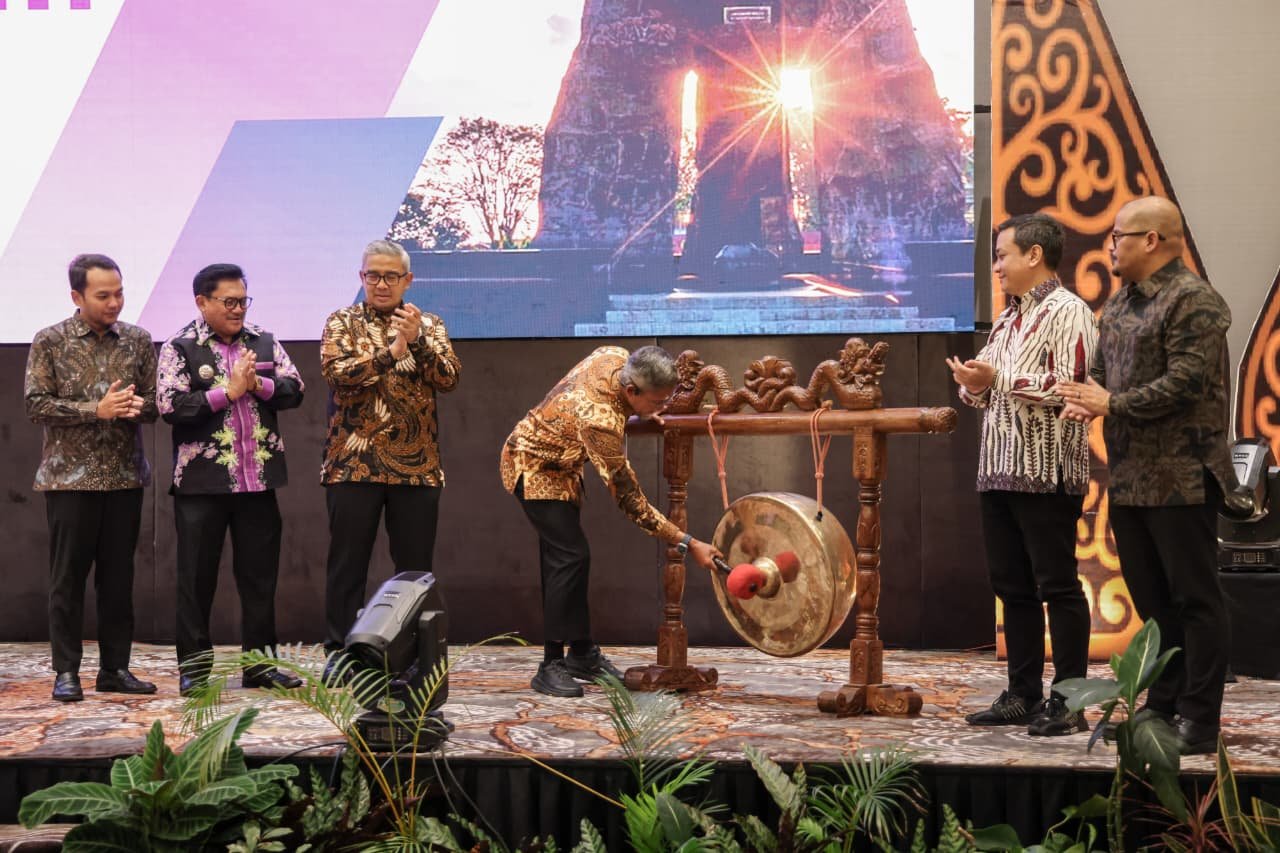 Sekda Jateng Sumarno hadiri Rakorwil Komwil III Apeksi 2026 di Salatiga bahas masalah sampah.