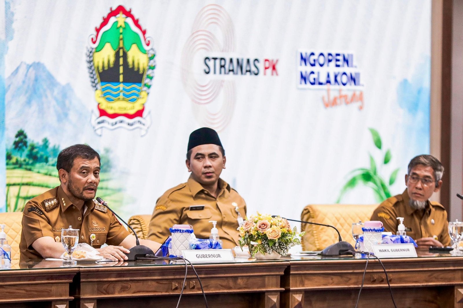 Gubernur Jateng Ahmad Luthfi pimpin rapat koordinasi pengendalian lahan sawah dan sampah.