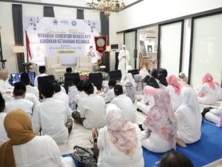 Ketua TP PKK Jateng Nawal Yasin sampaikan pentingnya ketahanan keluarga dalam acara Siraman Rohani.