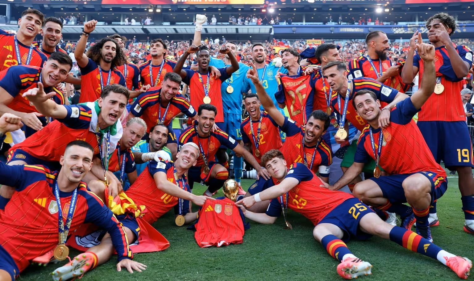 Skuad timnas Spanyol merayakan gelar juara Piala Dunia 2026.