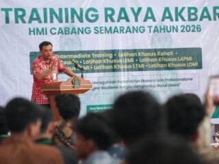 Gubernur Jateng Ahmad Luthfi beri sambutan di Training Raya Akbar HMI Cabang Semarang.