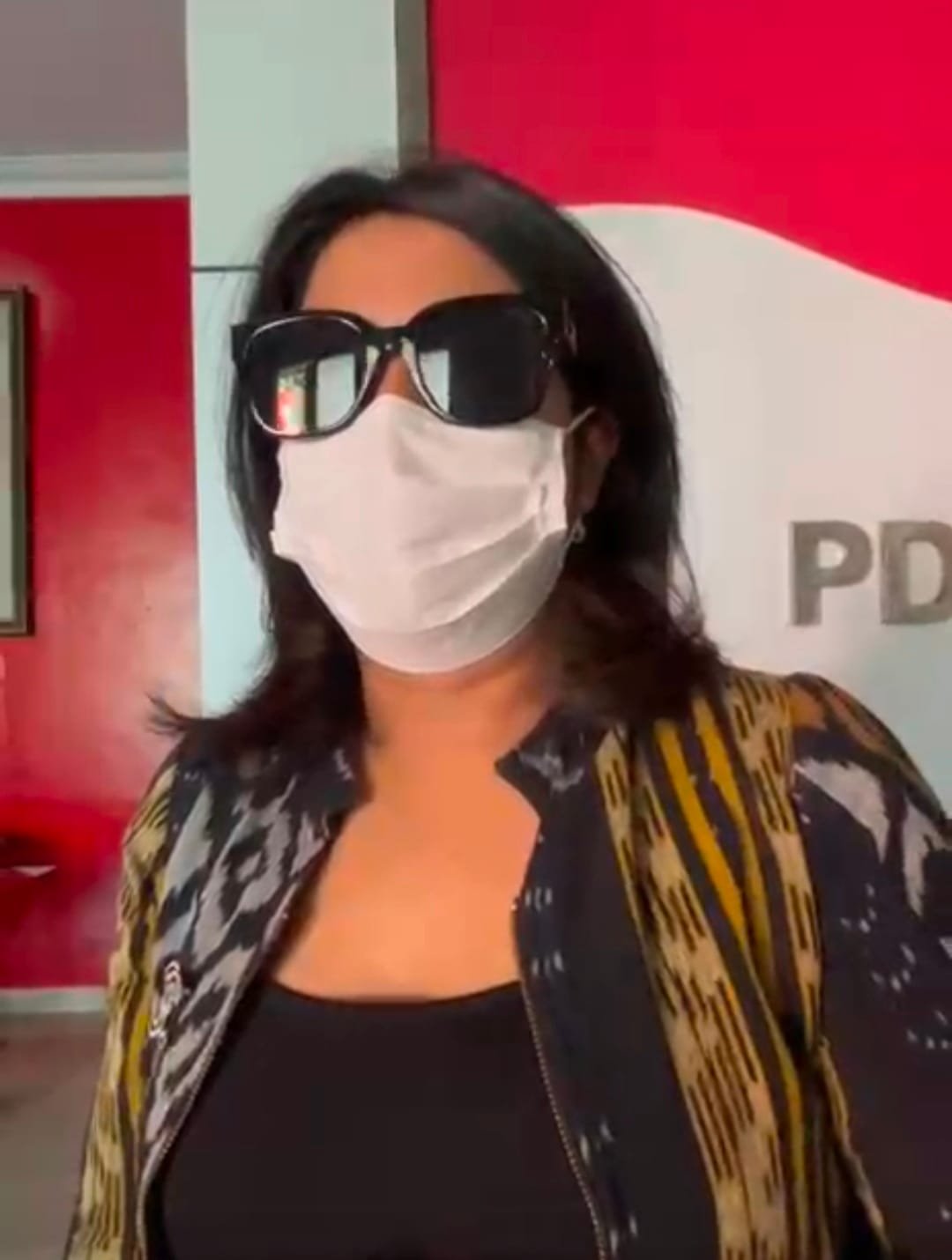 Istri anggota DPRD Semarang inisial D mendatangi kantor DPC PDIP untuk memberikan klarifikasi.