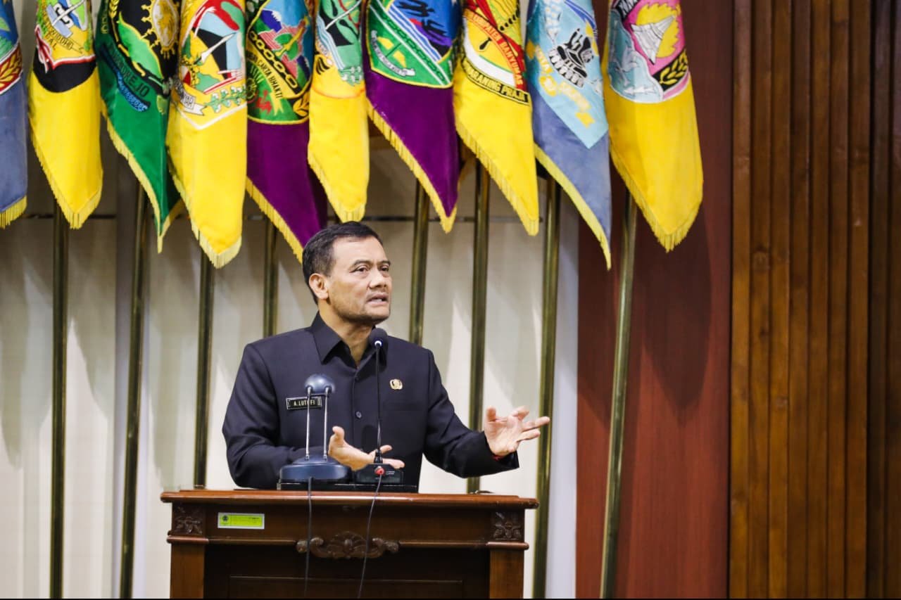 Gubernur Jawa Tengah Ahmad Luthfi memberikan keterangan terkait pencarian investor untuk proyek revitalisasi kawasan PRPP Semarang.