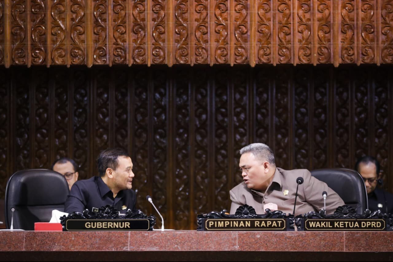 Gubernur Jateng Ahmad Luthfi hadiri Rapat Paripurna DPRD bahas Raperda pekerja informal.