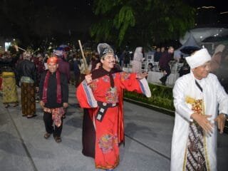 Kontingen Semarang tampil memukau pamerkan Warak Ngendog pada Karnaval Budaya APEKSI 2026 di Medan.