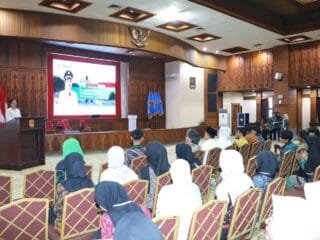 Wali Kota Semarang Agustina Wilujeng beri arahan kader HMI tingkat nasional di Balai Kota Semarang.