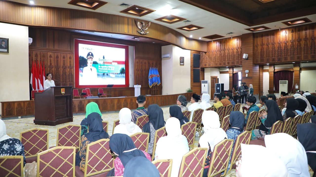 Wali Kota Semarang Agustina Wilujeng beri arahan kader HMI tingkat nasional di Balai Kota Semarang.
