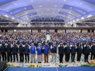 Gubernur Jateng Ahmad Luthfi lepas ribuan mahasiswa KKN Undip di Gedung Muladi Dome Semarang.