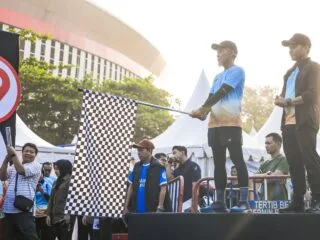 Sekda Jateng Sumarno lepas peserta Runwalk UMKM peringatan Hari Koperasi ke-79 di Surakarta.