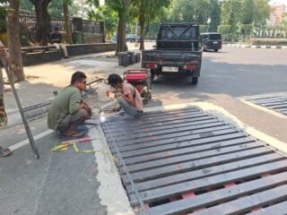 Rampungkan Perbaikan Struktur, DPU Kota Semarang Pastikan Grating Baru Grill Jalan Pahlawan Tiba 20 Juli