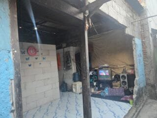 Kondisi rumah Eko di Gemah Pedurungan Semarang yang ambrol akibat ulah penagih utang koperasi.