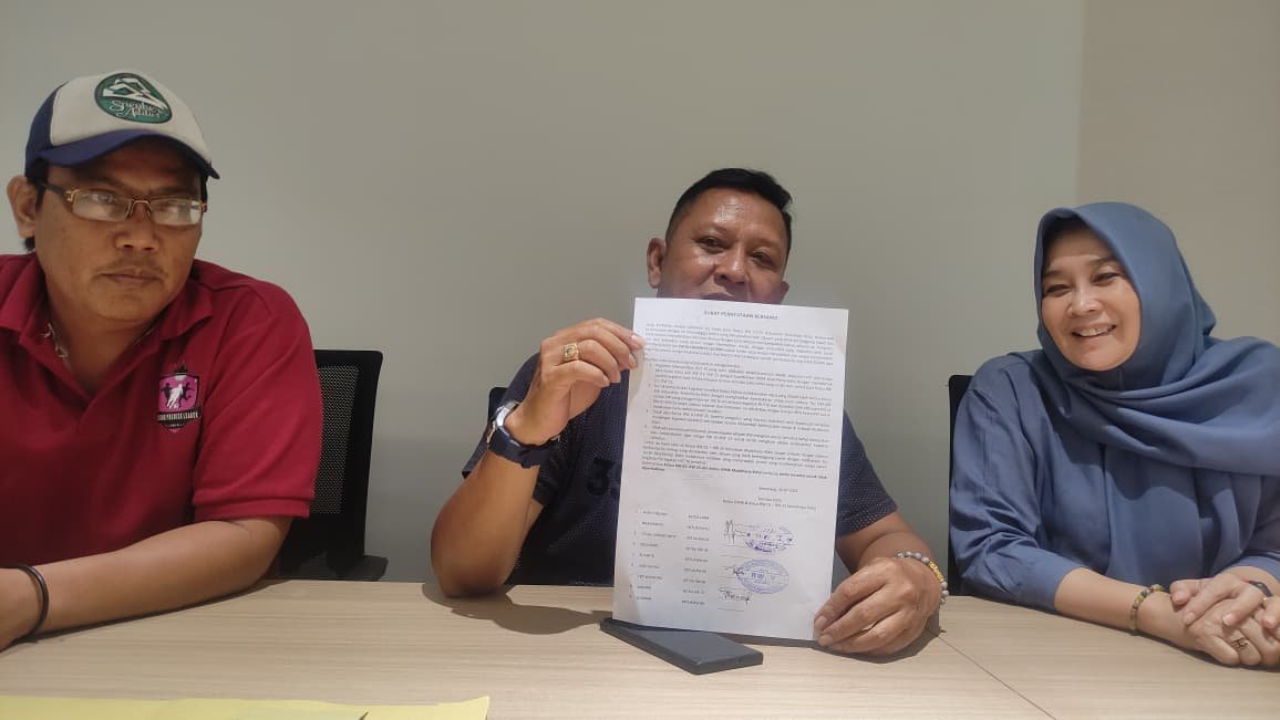 Ketua RW Muktiharjo Kidul datangi Fraksi PDIP DPRD Semarang untuk klarifikasi isu pungli HUT RI.