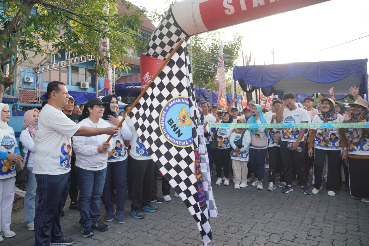 Jalan Sehat HANI 2026 BNNP Jateng dan Pemkot Semarang kampanyekan Gerakan ANANDA BERSINAR.