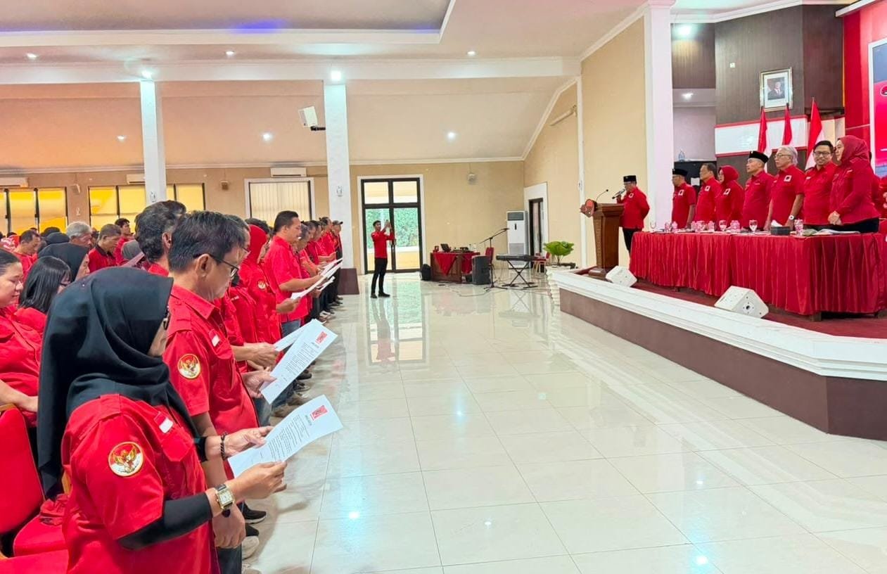 Pelantikan 617 pengurus ranting PDIP Semarang Barat,