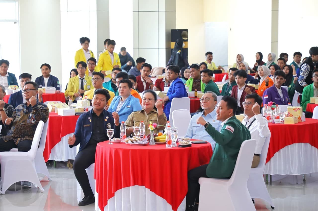 Wali Kota Semarang Agustina Wilujeng Pramestuti menghadiri Munas BEM SI XIX 2026 di Polines Semarang.