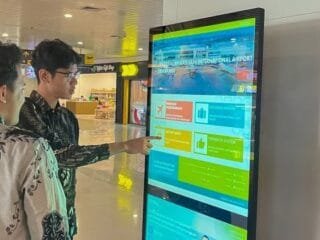 Fasilitas layar interaktif Digital Wayfinding permudah penumpang di Bandara Ahmad Yani Semarang.