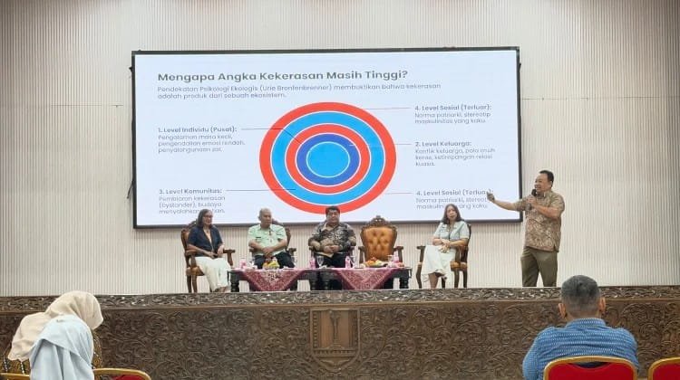 Kabid Perlindungan Perempuan dan Anak DP3A Evi Ratnaningrum gelar talkshow perkuat peran JPPA.