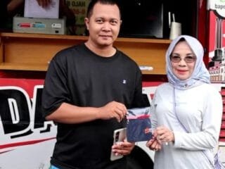 Layanan mobil keliling Bapenda Kota Semarang dalam program Pakde Semar Jalan-Jalan.