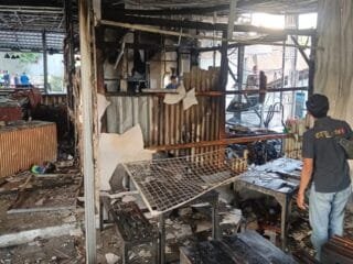Diduga Regulator Gas Bocor, Warung Ayam Geprek di Tembalang Ludes Terbakar