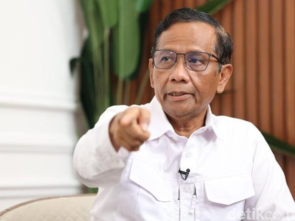 Mahfud MD sampaikan kritik terkait prosedur pembentukan Universitas Republik Indonesia (URI).