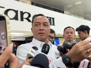 Mensesneg Prasetyo Hadi peringatkan Hotman Paris agar tidak kaitkan kasus Febrie dengan Presiden.