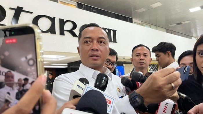 Mensesneg Prasetyo Hadi peringatkan Hotman Paris agar tidak kaitkan kasus Febrie dengan Presiden.