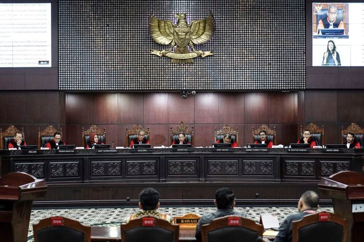MK putuskan aturan baru pelaporan kasus penghinaan presiden.