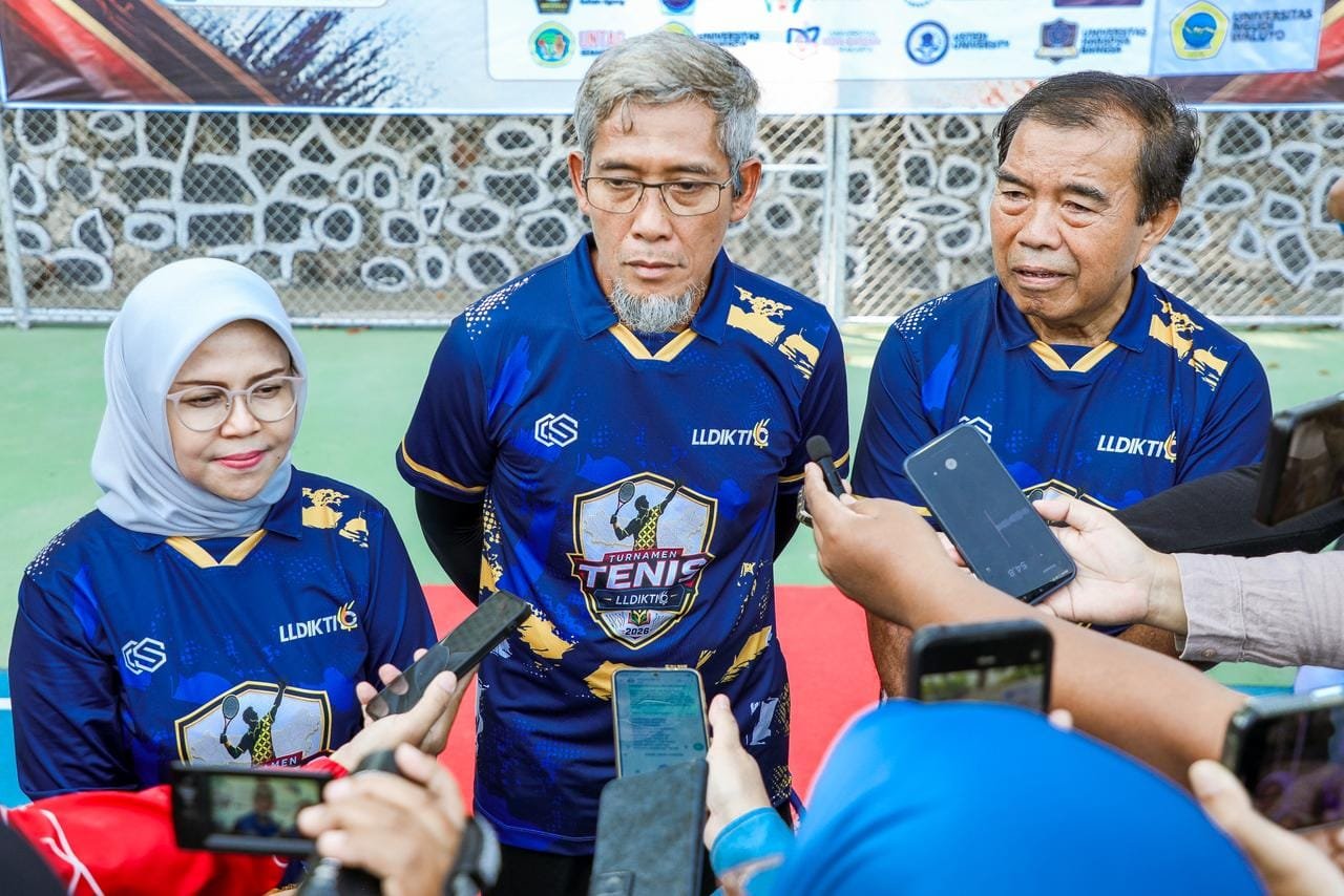 Sekda Jateng Sumarno hadiri turnamen tenis LLDIKTI Wilayah VI Jawa Tengah.