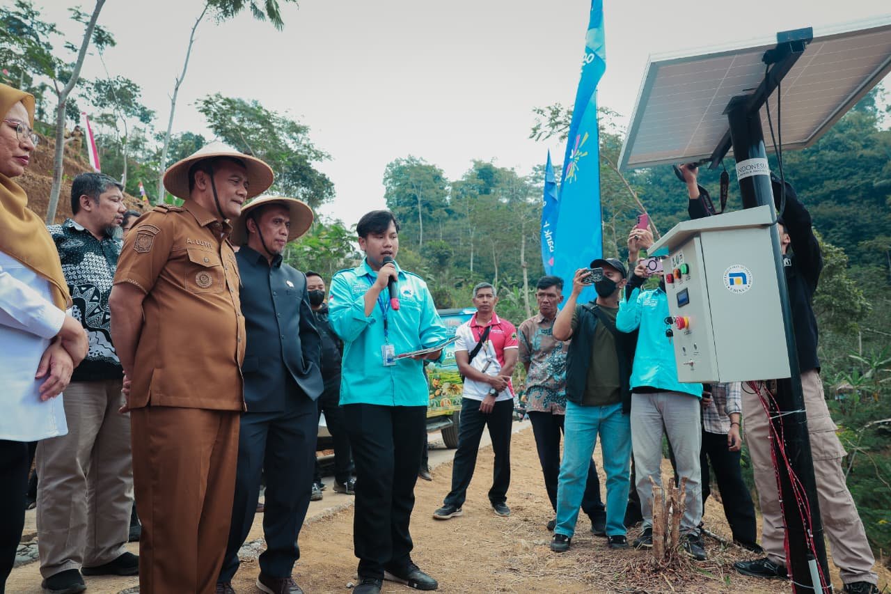 Gubernur Jateng Ahmad Luthfi tinjau lahan pertanian terpadu program Revola di Banjarnegara.