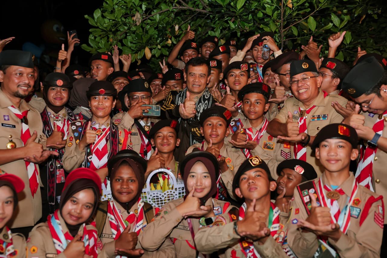 Gubernur Jateng Ahmad Luthfi beri motivasi kontingen Pramuka di Jamnas XII Cibubur.