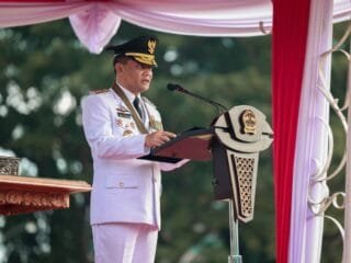 Gubernur Ahmad Luthfi pimpin upacara HUT ke-81 RI di Simpang Lima Semarang.