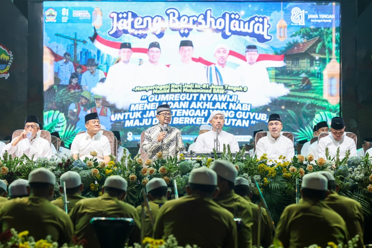 Gubernur Ahmad Luthfi hadiri Jateng Bersholawat doakan korban bencana NTT.