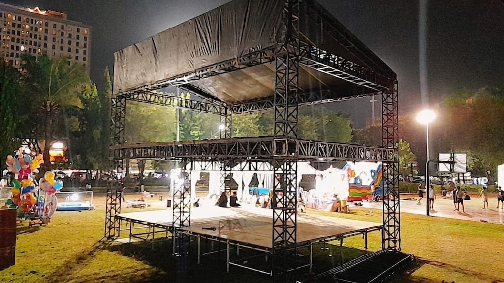 Pemkot Semarang sterilkan Lapangan Simpang Lima dari PKL jelang pembukaan MTQ Nasional.