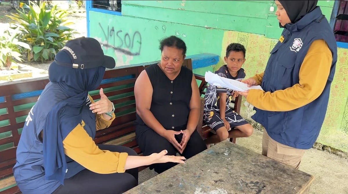 Tim TEP UNDIP survei fasilitas sanitasi dan air bersih warga Kampung Woslay SP 1.