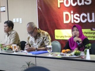 FGD FOMOS evaluasi dua tahun arah pembangunan dan politik anggaran Kota Semarang.