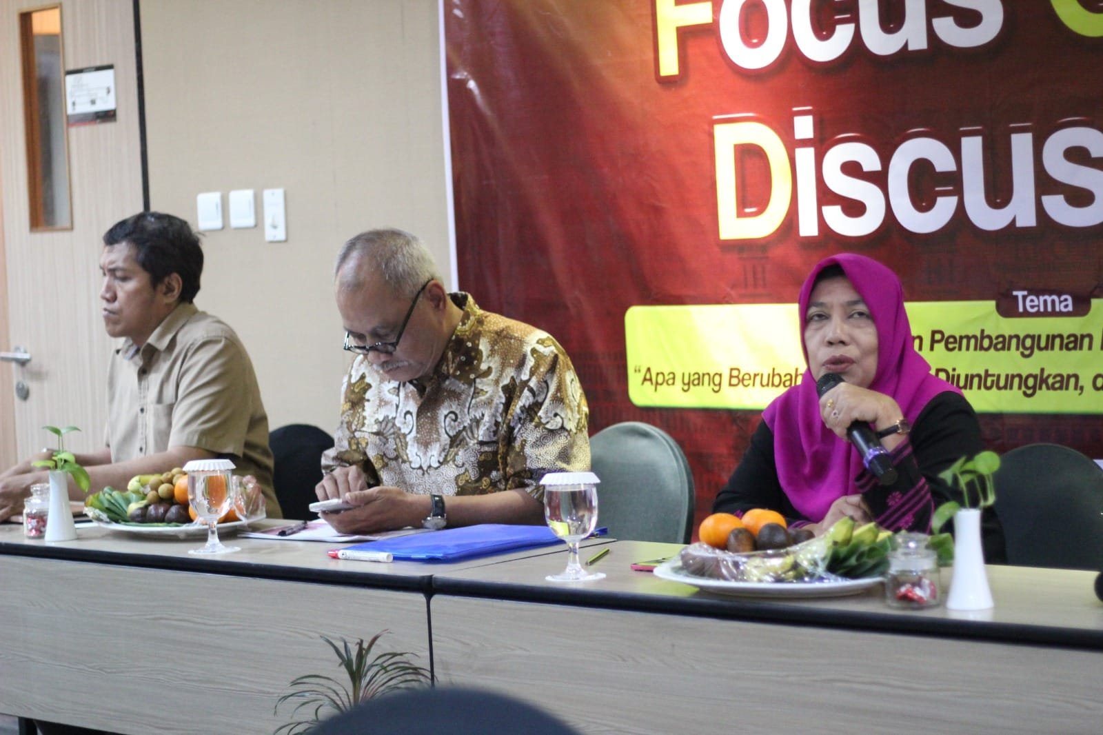 FGD FOMOS evaluasi dua tahun arah pembangunan dan politik anggaran Kota Semarang.
