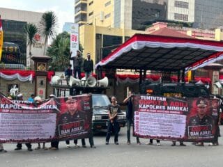 Mahasiswa GMHI gelar aksi unjuk rasa di depan Mabes Polri tuntut pencopotan Kapolres Mimika.
