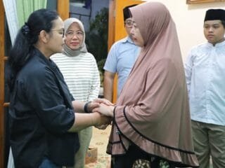 Wali Kota Semarang Agustina Wilujeng takziah ke rumah korban kebakaran Banyumanik.