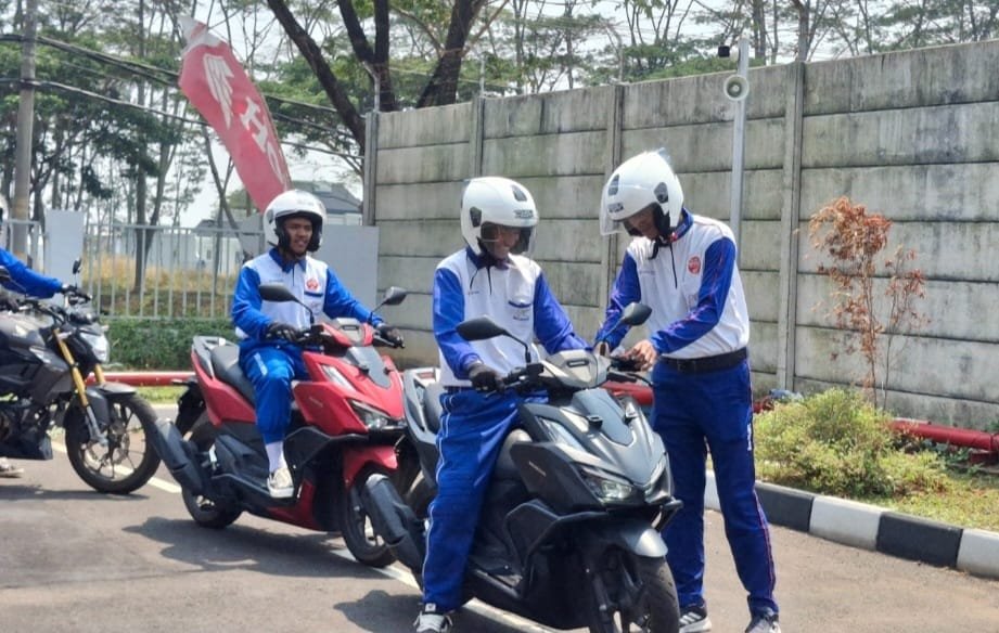 Teknik pengereman yang benar jadi kunci utama keselamatan pemotor di jalan raya.