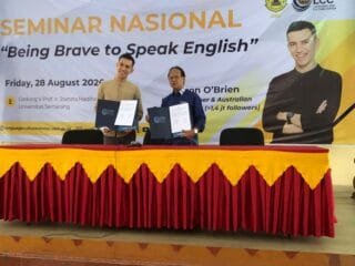 Seminar USM LCC Semarang ajak generasi muda berani bicara bahasa Inggris.