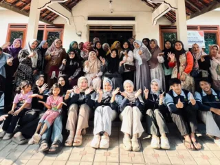 Mahasiswa KKN MIT-157 UIN Walisongo sosialisasi pencegahan KDRT di Balai Desa Gebanganom.