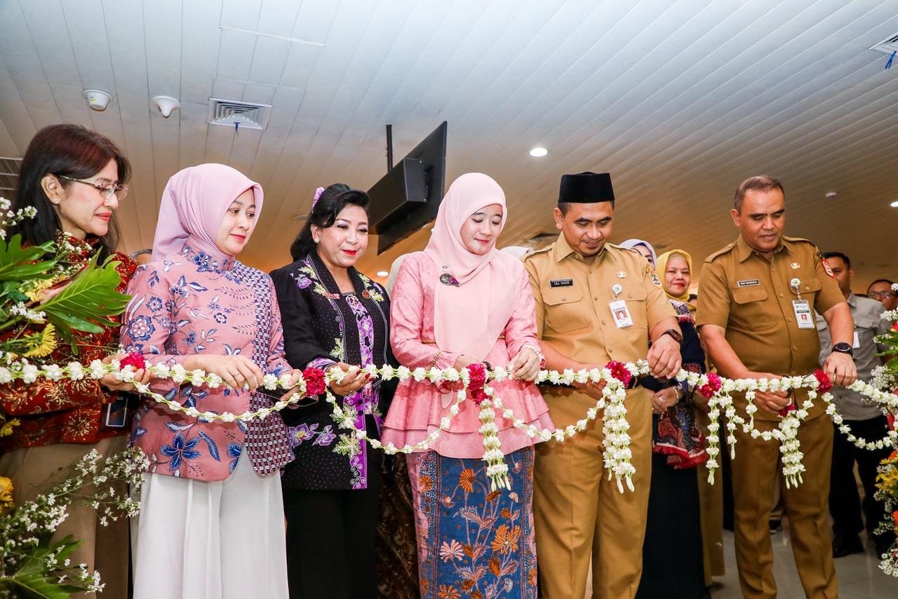 Wagub Jateng Taj Yasin resmikan wajah baru UKM Jateng Corner di Bandara Ahmad Yani.