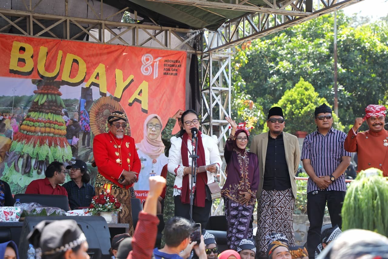 Wali Kota Semarang Agustina Wilujeng hadiri Karnaval Budaya di Gunungpati.