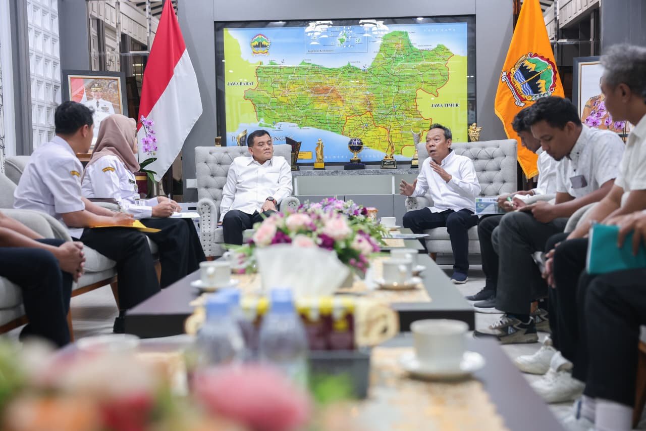 Gubernur Jateng Ahmad Luthfi terima audiensi pengurus Koperasi Konsumen Buruh KBJS.