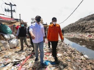 Gubernur Jateng Ahmad Luthfi tinjau warga terdampak asap TPA Putri Cempo.