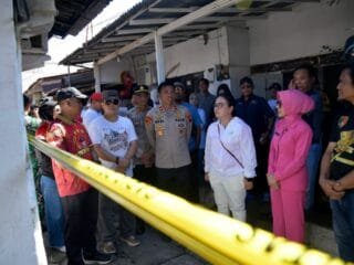 Wali Kota Semarang Agustina Wilujeng tinjau korban kebakaran Aspol Semarang Utara.