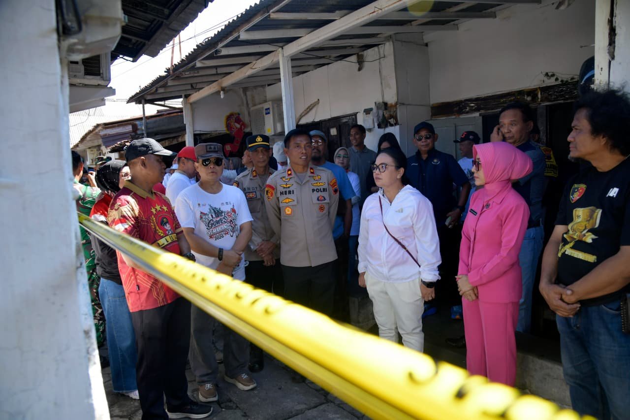 Wali Kota Semarang Agustina Wilujeng tinjau korban kebakaran Aspol Semarang Utara.